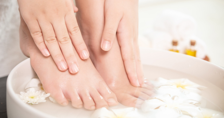 Perfectly finished gel manicure from Franck Provost, the best manicure and pedicure in HSR Layout service provider.